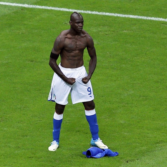 ARCHIVBILD ZUM WECHSEL VON MARIO BALOTELLI ZU SION --- Italy's Mario Balotelli celebrates scoring his side's second goal during the Euro 2012 soccer championship semifinal match between Germany and It ...
