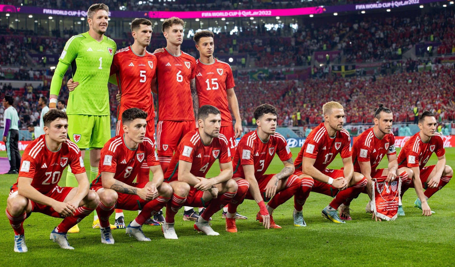 USA vs Wales AL-RAYYAN, AR - 21.11.2022: USA VS WALES - Wales players pose for a photo before the match between the United States and Wales, valid for the group stage of the World Cup, held at the Ahm ...