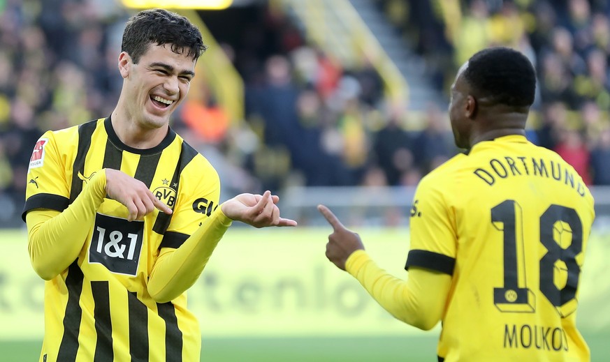 epa10287861 Dortmund&#039;s Giovanni Reyna (L) celebrates scoring the 2-0 lead with Dortmund&#039;s Youssoufa Moukoko during the German Bundesliga soccer match between Borussia Dortmund and VfL Bochum ...