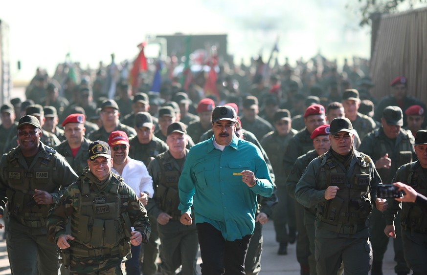 Motorradgangs, Drogendealer, korrupte Militärs – wer Maduro die Macht (noch) sichert