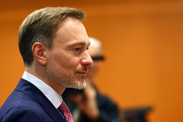 epa11038388 German Finance Minister Christian Lindner attends the weekly cabinet meeting of the German government at the Chancellery, in Berlin, Germany, 20 December 2023. EPA/Filip Singer
