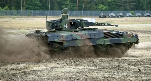 epa04816609 The German Army's new 'Puma' infantry fighting vehicle (IFV) is officially presented on the testing grounds of the Defence technology company Rheinmetall in Unterluess, Germany, 24 June 20 ...