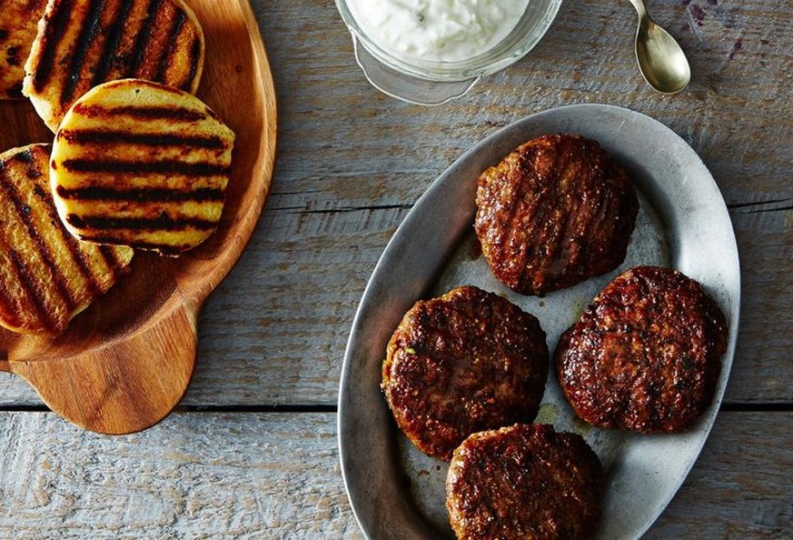 griechischer lamm burger tzatziki https://food52.com/recipes/29219-pistachio-lamb-burger-with-tzatziki?utm_source=cj&amp;affil=cj&amp;utm_medium=affiliate&amp;utm_campaign=Food52+Outdoor+Goods+Page