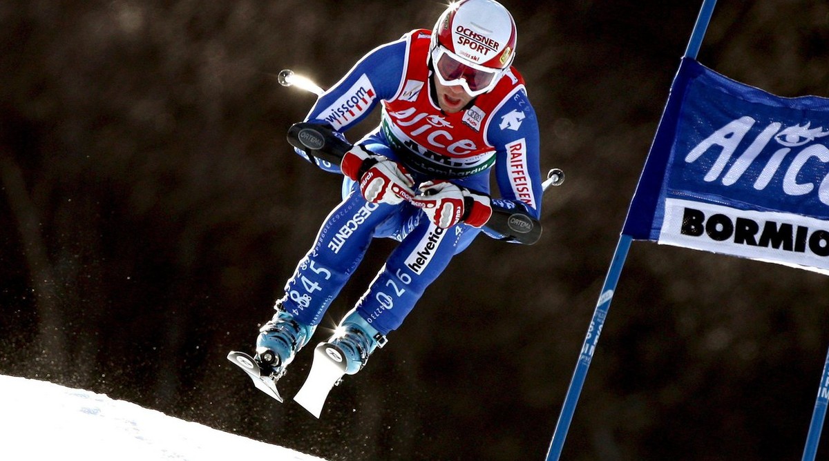 epa01283384 Switzerland's Didier Defago during his run in the men's alpine skiing World cup Grand Finals Super-G race, in Bormio Italy,13 March 2008. Defago finished in second place and Aust ...