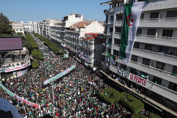 epa07471733 Algerians protest against President Abdelaziz Bouteflika in Algiers, Algeria, 29 March 2019. Protests continue in Algeria despite Algeria&#039;s president announcement on 11 March that he  ...