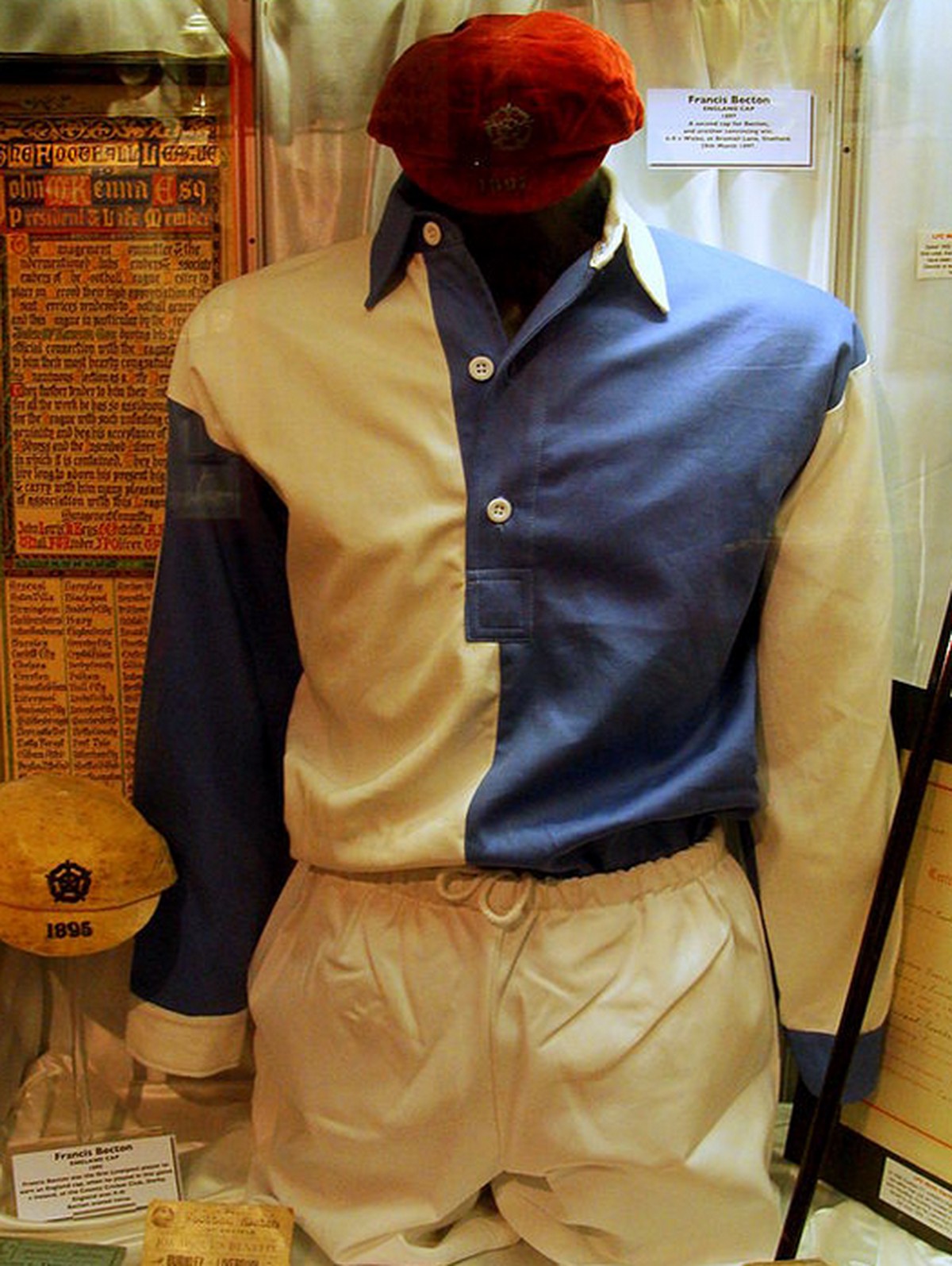 Reds?! Das erste Dress des FC Liverpool war blau-weiss.