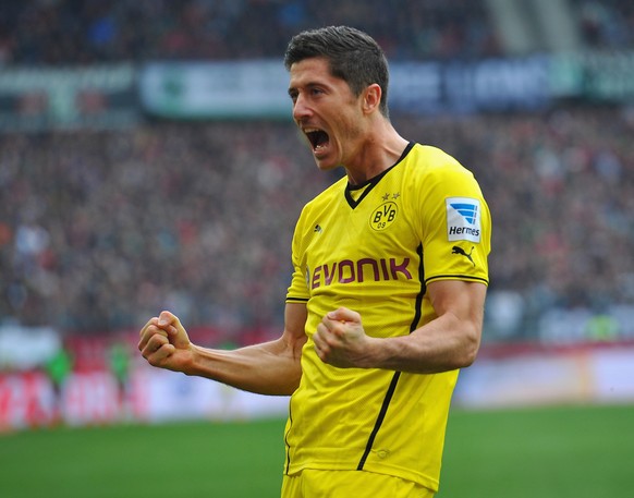 HANOVER, GERMANY - MARCH 22: Robert Lewandowski of Dortmund celebrates scoring his goal during the Bundesliga match between Hannover 96 and Borussia Dortmund at HDI-Arena on March 22, 2014 in Hanover, ...