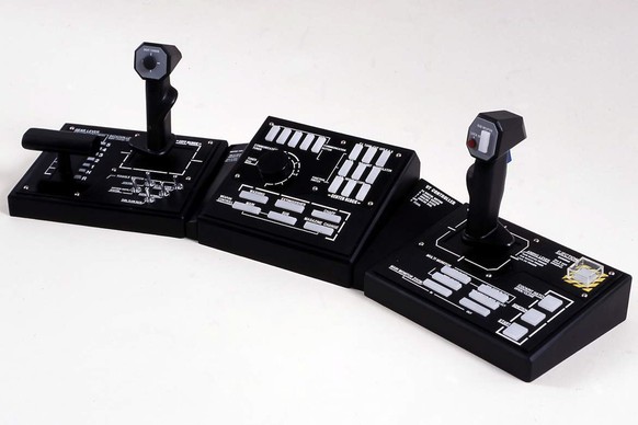 «Steel Battalion» (PAL) samt Spezial-Controller kostet derzeit gebraucht um die 500 CHF.