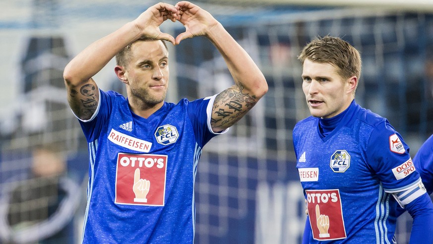 Der Luzerner Reto Ziegler und der Luzerner Claudio Lustenberger, von links, jubeln nach dem Tor zum 2-1 beim Super League Meisterschaftsspiel zwischen dem FC Luzern und dem FC Sion am Samstag, 2. Deze ...