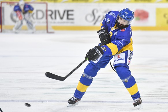 ZUM EISHOCKEY PLAYOFF-VIERTELFINAL ZWISCHEN LAUSANNE HC UND DEM HC DAVOS STELLEN WIR IHNEN FOLGENDES BILDMATERIAL ZUR VERFUEGUNG - Daniel Rahimi von Davos, beim Eishockey-Qualifikationsspiel der Natio ...