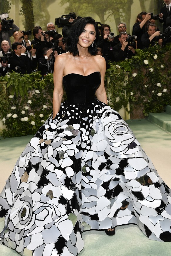 Lauren Sanchez attends The Metropolitan Museum of Art&#039;s Costume Institute benefit gala celebrating the opening of the &quot;Sleeping Beauties: Reawakening Fashion&quot; exhibition on Monday, May  ...