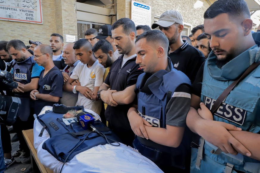 Al-Jazeera Journalists Killed by Israeli Forces Mourners and colleagues surround the bodies of Al-Jazeera Arabic journalist Ismail al-Ghoul and cameraman Rami al-Refee, killed in an Israeli strike dur ...