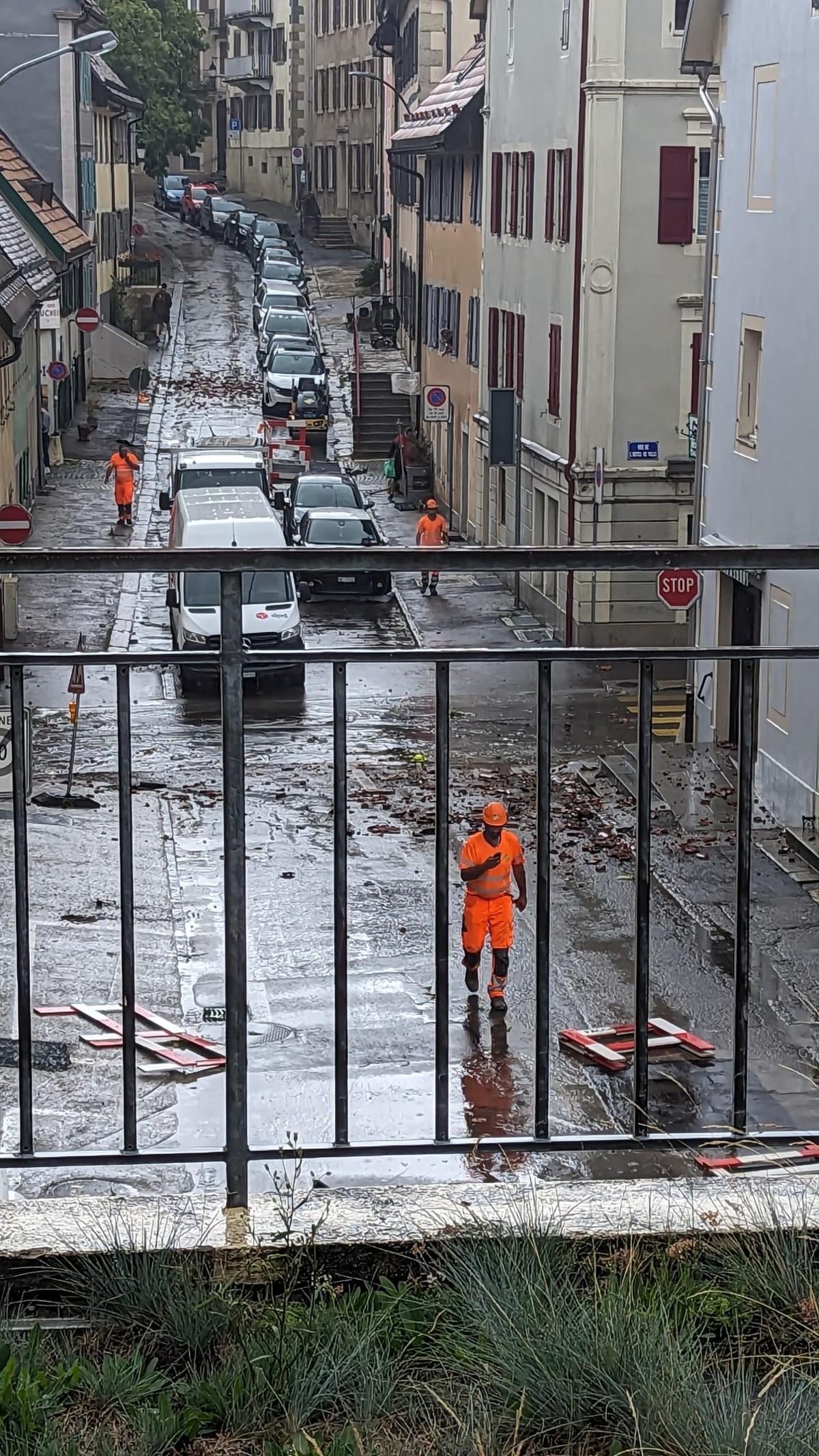 Partout dans les rues de la ville, c'est la gabegie.