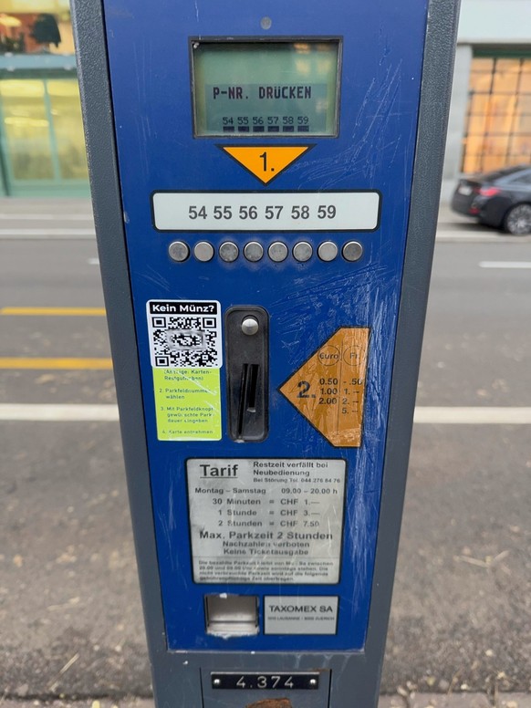 Vorsicht vor gefälschten QR-Codes bei Parkuhren in der Stadt Zürich