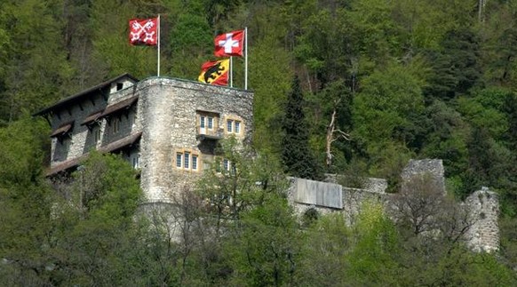 Das Bauwerk, das über La Neuveville am Bielersee thront, wurde zwischen 1283 und 1288 erstellt. Nachdem es verlassen wurde und schon fast zur Ruine zerfallen war, restaurierte man es zwischen 1884 und ...