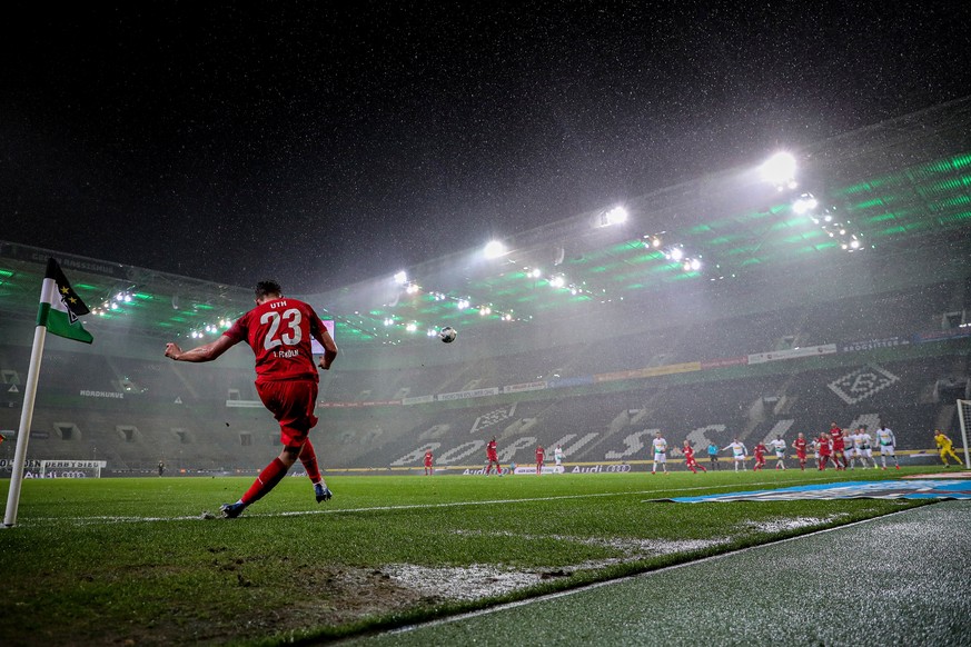 epaselect epa08287041 Cologne&#039;s Mark Uth (L) in action during the German Bundesliga soccer match between Borussia Moenchengladbach and 1. FC Koeln in Moenchengladbach, Germany, 11 March 2020. EPA ...