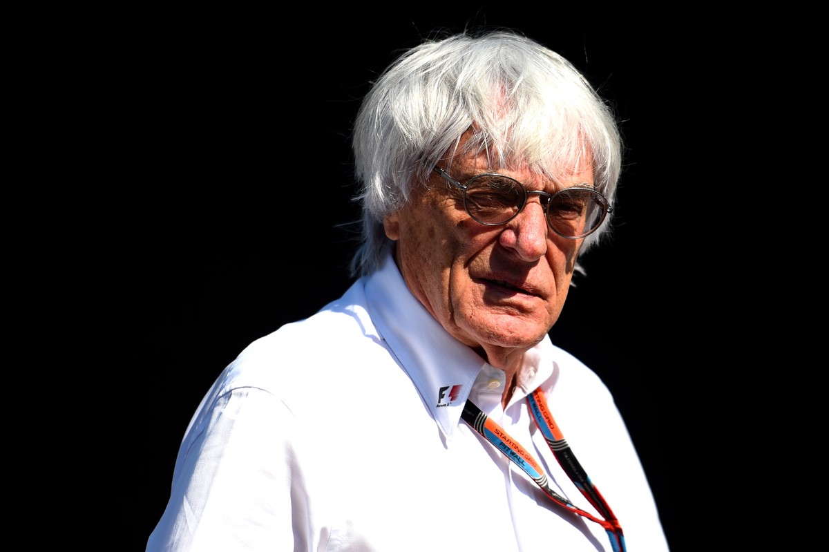 Was führt Bernie Ecclestone im Schild?