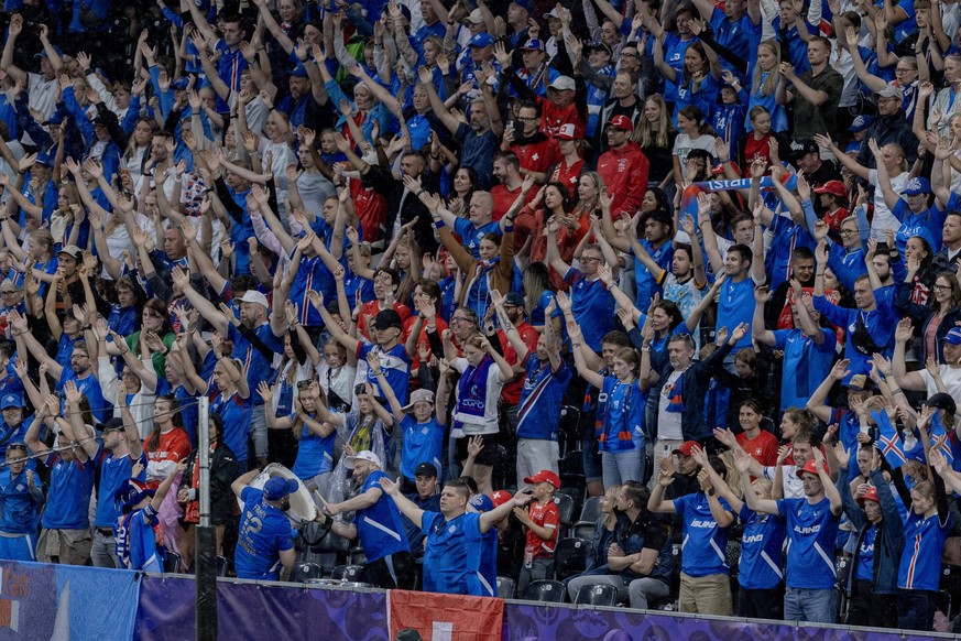 Bern, Switzerland, July 06st 2025: Fans of Iceland during the UEFA Womens EURO 2025 Group A match between Switzerland and Iceland at Stadion Wankdorf in Bern, Switzerland. Philipp Kresnik Philipp Kres ...