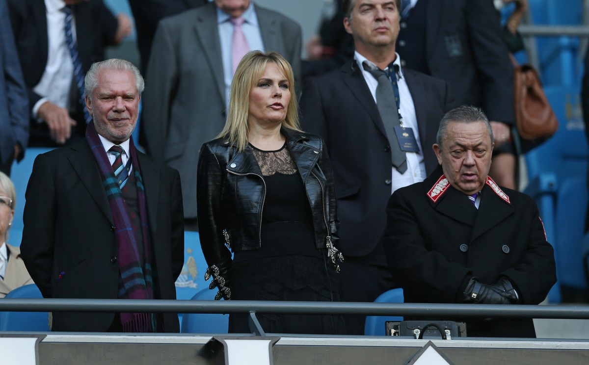 Football - Manchester City v West Ham United - Barclays Premier League - Etihad Stadium - 19/9/15
West Ham co chairman David Sullivan with wife Eve Vorley and co chairman David Gold
Action Images vi ...