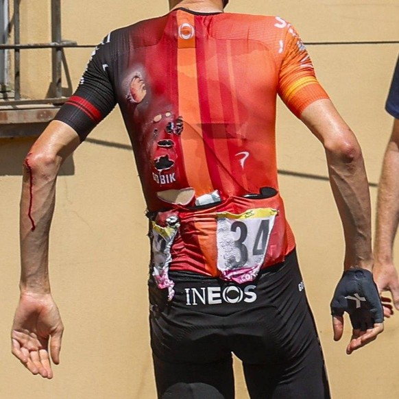 Sport Themen der Woche KW26 Sport Bilder des Tages Tour de France 2024 - Stage 02 BOLOGNA, ITALY - JUNE 30 : De Plus Laurens BEL of INEOS Grenadiers in a crash during stage 2 of the 111th edition of t ...