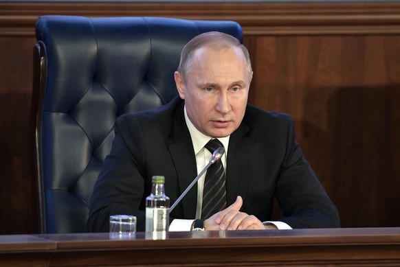 epa05685500 Russian President Vladimir Putin addresses senior military officials during an annual expanded meeting of the Defence Ministry Board in Moscow, Russia, 22 December 2016. EPA/ALEXEY NIKOLSK ...