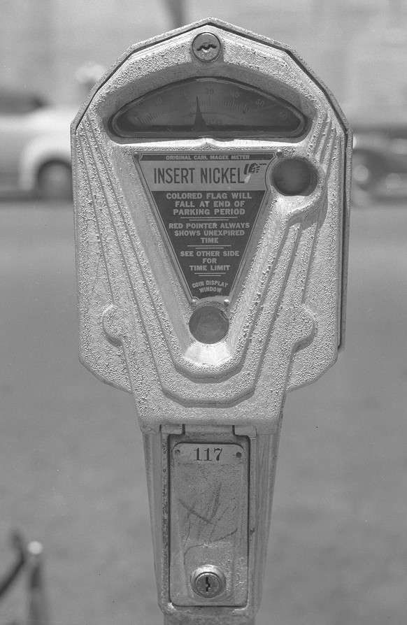 Parkuhr in Long Beach, Kalifornien, um 1940
https://en.wikipedia.org/wiki/File:Parking_meter-1940.jpg