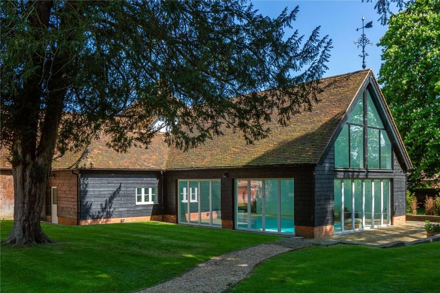 Mel B's house is for sale. 
Church Road
Little Marlow, Marlow, Buckinghamshire, SL7 3RZ
https://search.savills.com/property-detail/gbherslac210396