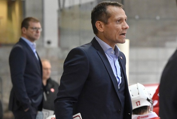 Trainer Marcel Jenni, SUI, U18 Schweiz - Slowakei, Nationalmannschaft, Eishockey, 26.12.2022 *** Coach Marcel Jenni, SUI, U18 Switzerland Slovakia, national team, ice hockey, 26 12 2022 PUBLICATIONxNO ...