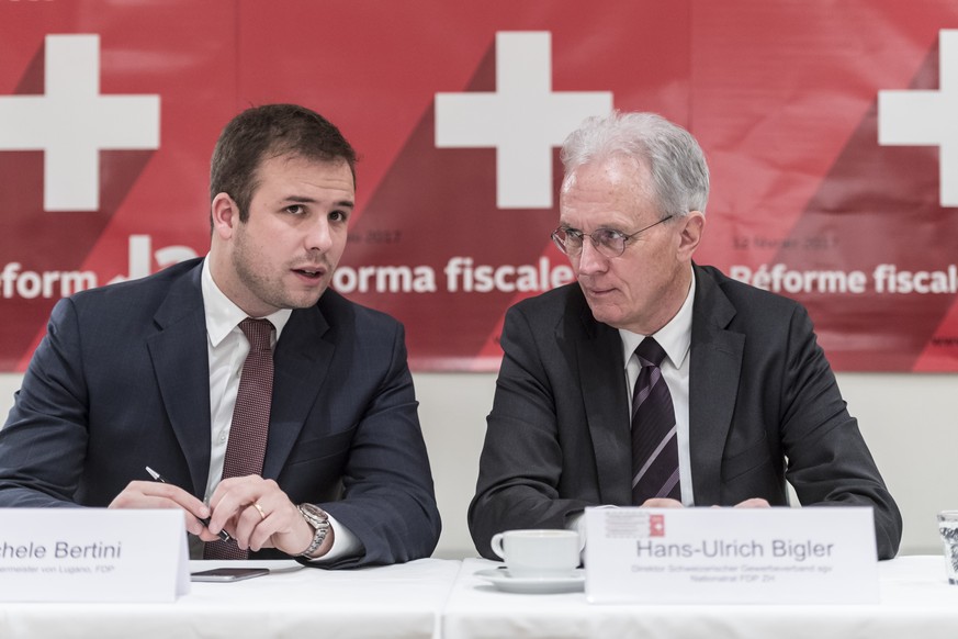 FDP-Nationalrat Hans-Ulrich Bigler (rechts), Direktor Schweizerischer Gewerbeverbandes und und der Vize Michele Bertini müssen im Abstimmungskampf zurückrudern.