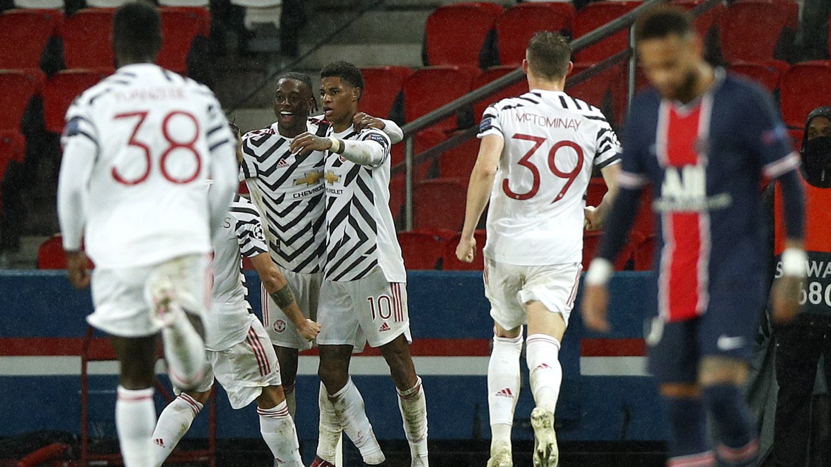 epa08760375 Manchester United's Marcus Rashford (C) celebrates after scoring the second goal for his team during the UEFA Champions League Group H soccer match between PSG and Manchester United a ...