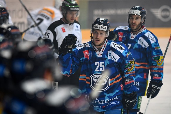 Ambri&#039;s player Cory Emmerton celebrates the 1-0 goal during the preliminary round game of National League A (NLA) Swiss Championship 2016/17 between HC Ambrì Piotta and HC Lugano, at the ice stad ...