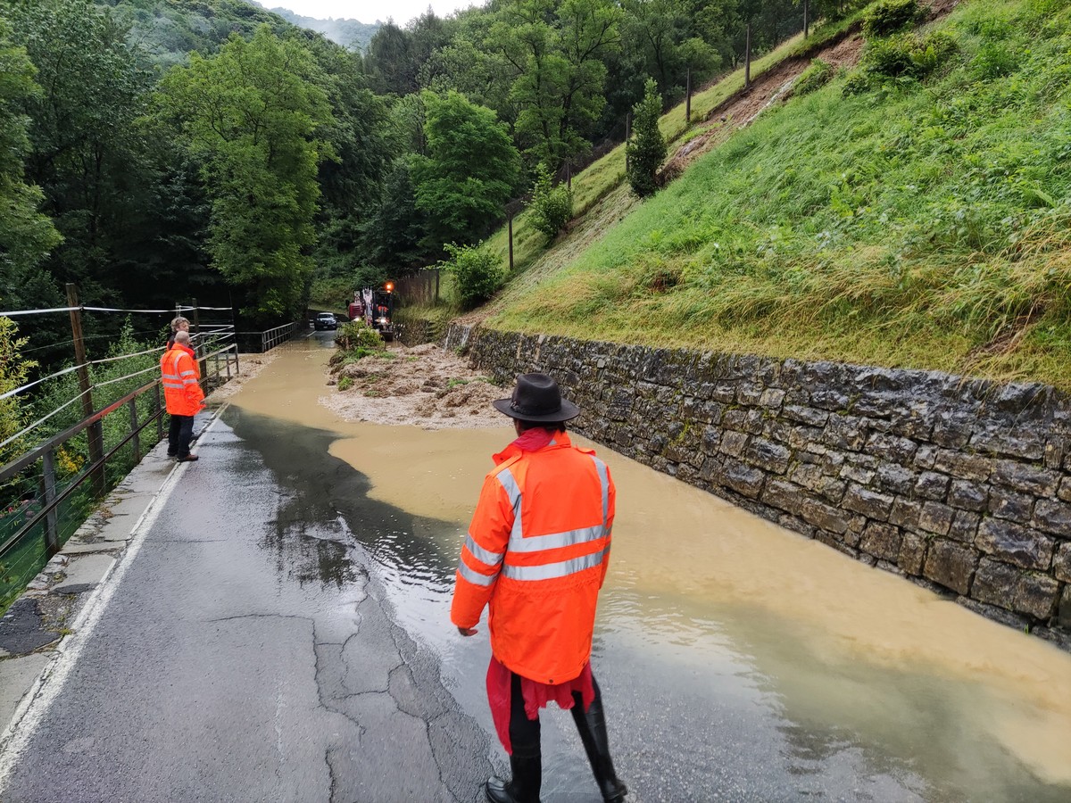 A landslide is pictured on Sunday, 7 July 2024, in Breggia between Caneggio and Bruzella in the Muggio Valley. The Valle di Muggio in southern Ticino is cut off from the outside world due to a landsli ...