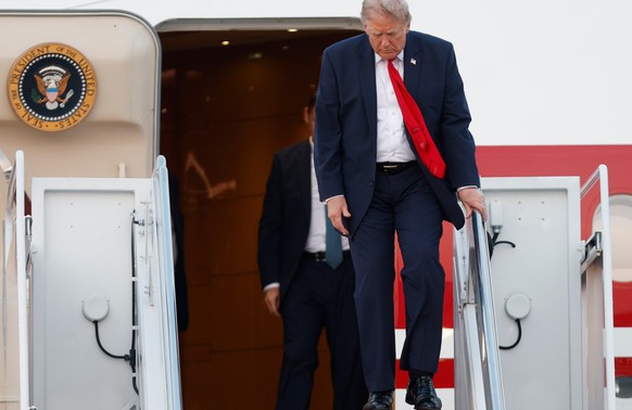 President Donald Trump walks down the stairs of Air Force One upon his arrival at Joint Base Andrews, Md., Sunday, July 19, 2026. (AP Photo/Luis M. Alvarez)
Trump