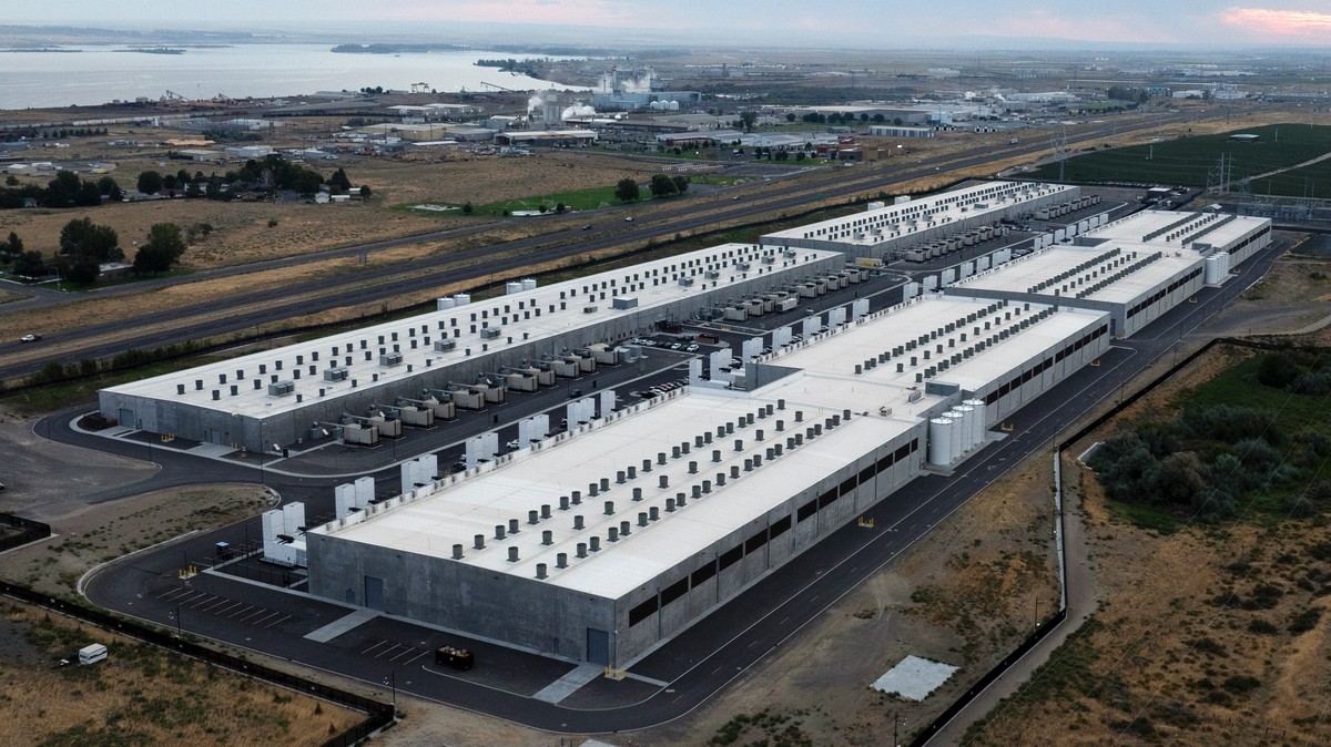 FILE - Amazon Web Services data center is visible on Aug. 22, 2024, in Boardman, Ore. (AP Photo/Jenny Kane, File)
Climate Choices Reducing AI Footprint