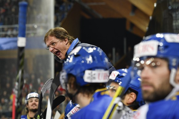 Davos&#039; head coach Arno del Curto is pictured during the game between HC Davos and Avtomobilist Yekaterinburg, at the 90th Spengler Cup ice hockey tournament in Davos, Switzerland, Thursday, Decem ...