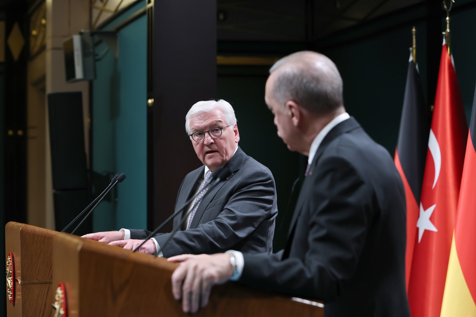 epa11297834 A handout photo made available by the Turkish Presidential press office shows Turkish President Recep Tayyip Erdogan (R) and German President Frank-Walter Steinmeier (L) attending a press  ...