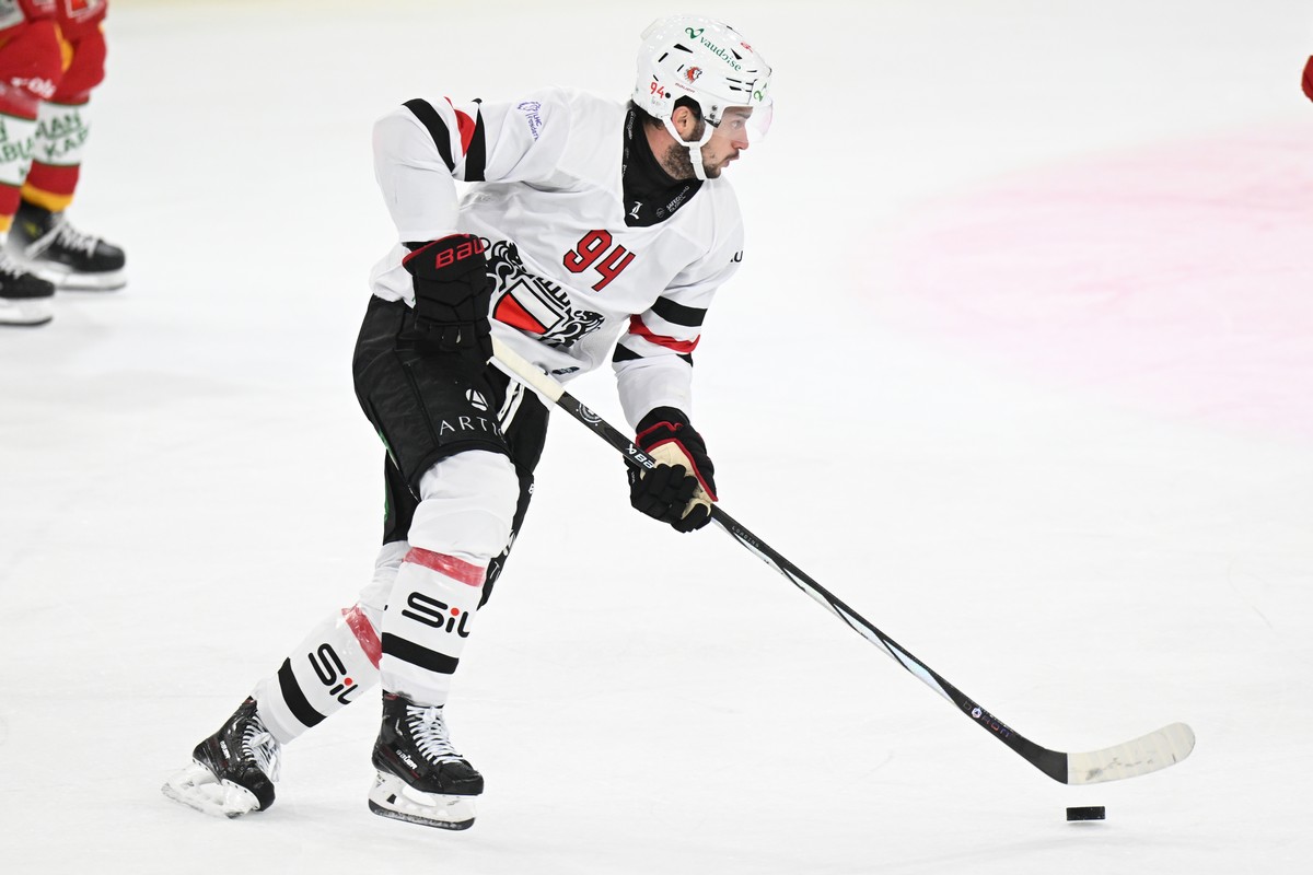 Lausannes Tim Bozon, beim Eishockey-Qualifikationsspiel der National League, zwischen den SCL Tigers und Lausanne HC, am Samstag, 12. Oktober 2024, in der Emmental Versicherung Arena in Langnau. (KEYS ...