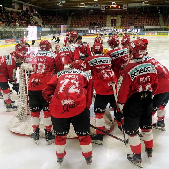 IMAGO / Sergio Brunetti

16.10.2021 - Swiss Ice hockey, Eishockey Swiss League, EHC Winterthur vs EHC Kloten - Team Winterthur before the game Winterthur Zielbau Arena Zürich Schweiz Copyright: xSergi ...