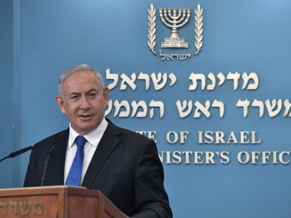 ARCHIV - Die Auﾟenminister der VAE und Bahrains sowie Israels Ministerpr舖ident Netanjahu hatten Mitte September in Washington die Aufnahme diplomatischer Beziehungen besiegelt. Foto: Koby Gideon/GPO/d ...