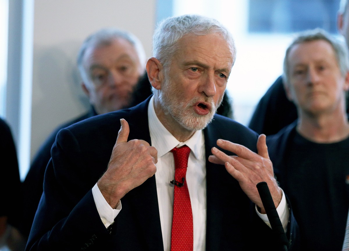 epa07272880 Britain's Labour Party Leader Jeremy Corbyn delivers his Brexit speech at OE Electrics in Wakefield, Britain, 10 January 2019. Corbyn said his Party will call for a General Election t ...