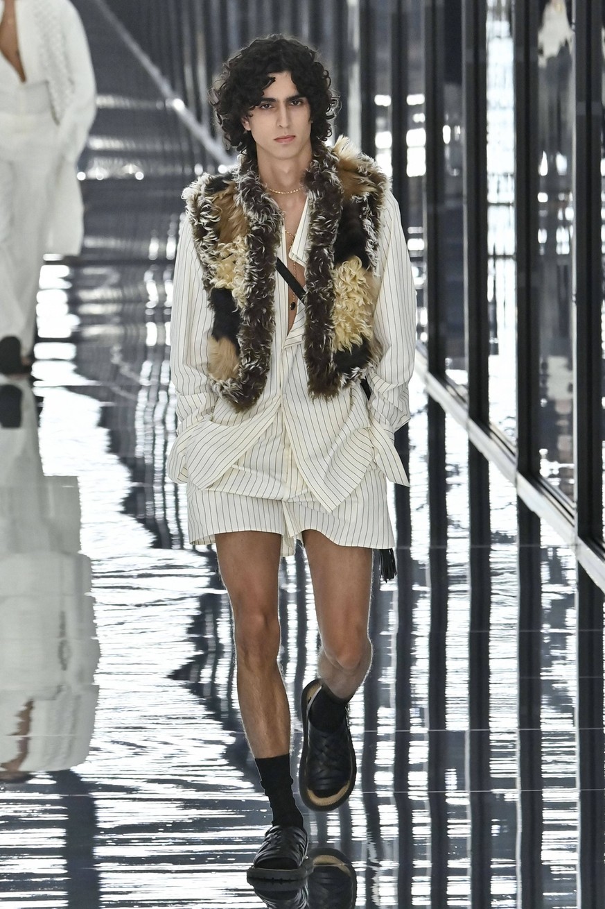 Fendi Spring/Summer 2027 Ready-to-Wear Collection fashion show during Milan Fashion Week MLFW on September 23, 2026, in Milan, Italy PUBLICATIONxNOTxINxFRAxUKxUSAxAUSxBEL Copyright: xAgencex/xBestimag ...