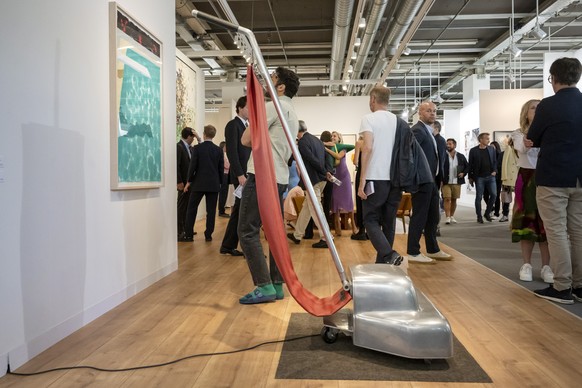 epa10012548 The artwork &#039;Vacuum Cleaner&#039; (1964-1971) by US artist Claes Oldenburg is on display at the international art show Art Basel, in Basel, Switzerland, 14 June 2022. The annual art s ...