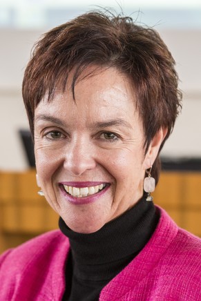 Die neue Basellandschaftliche Regierungsraetin Monica Gschwind, FDP, posiert anlaesslich der Gesamtregierungswahlen des Kanton Basellandschaft am Sonntag, 8. Februar 2015, im Landratssaal in Liestal.  ...