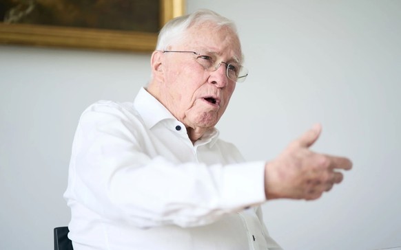 Will die UBS hart anpacken: Christoph Blocher in seinem Haus in Herrliberg im Kanton Zürich.