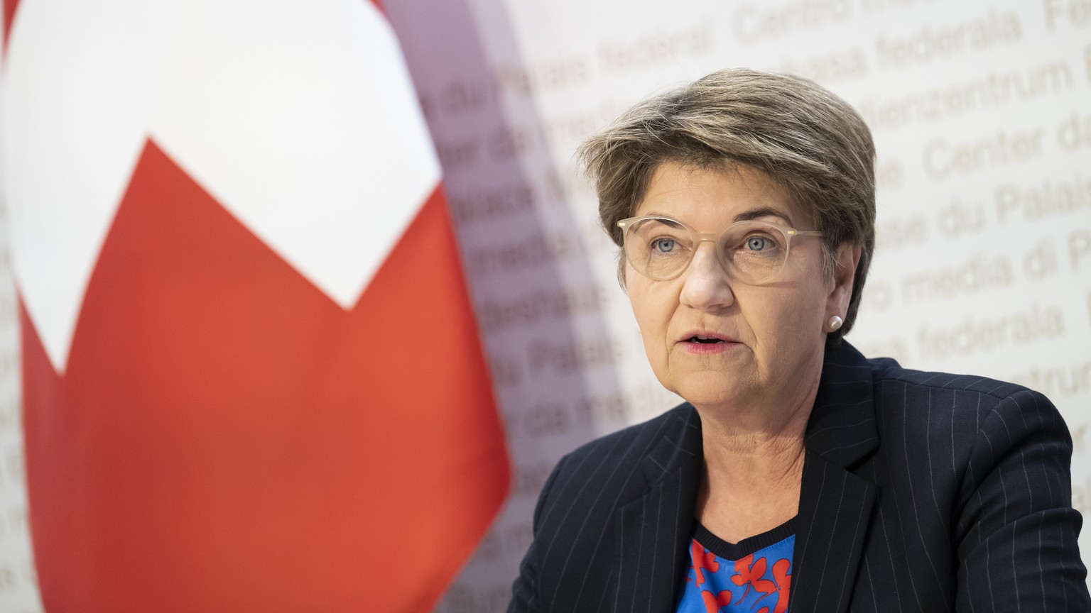 Bundesraetin Viola Amherd spricht an einer Medienkonferenz ueber der Schutz vor Gewalt im Sport, am Mittwoch, 25. Januar 2023, im Medienzentrum Bundeshaus in Bern. (KEYSTONE/Anthony Anex)