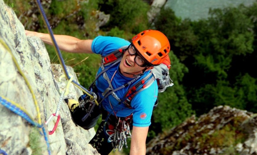 Rolf Schmid bezwingt den 170 Meter hohen Fels.