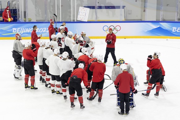 Patrick Fischer, head coach of Switzerland national ice hockey team, talks to his players during a training of the Switzerland national ice hockey team ahead of the preliminary group B games at the 20 ...