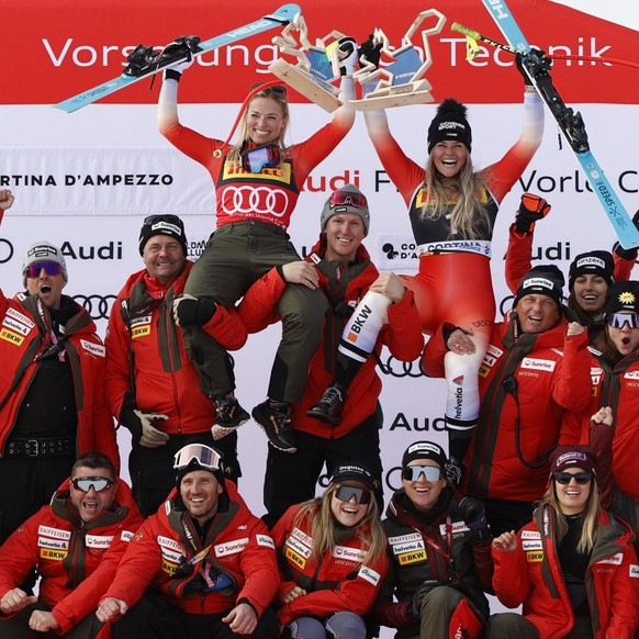 Audi FIS Alpine Ski World Cup - Women s Super G Lara Gut-Behrami SUI holds the second position and Corinne Suter SUI holds the third position, along with the Swiss Team, during the AUDI FIS Ski World  ...