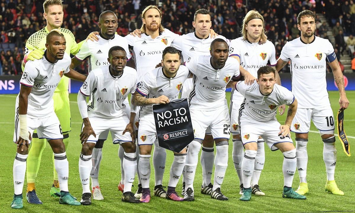 19.10.2016; Paris; Fussball Champions League - PSG Paris - FC Basel;Mannschaftsbild hinten: Torhueter Tomas Vaclik (Basel), Seydou Doumbia (Basel), Michael Lang (Basel), Marek Suchy (Basel), Birkir B ...