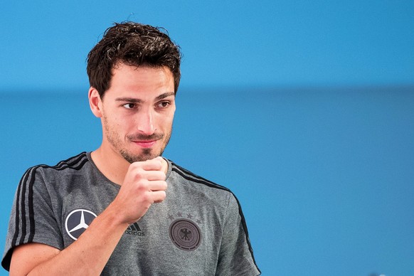 epa05397598 Germany&#039;s Mats Hummels attends a press conference of the German national soccer team at the media centre next to team hotel in Evian, France, 29 June 2016. Germany will face Italy in  ...